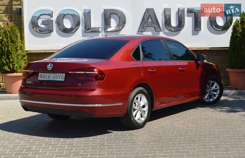 Седан Volkswagen Passat 2018 в Одессе