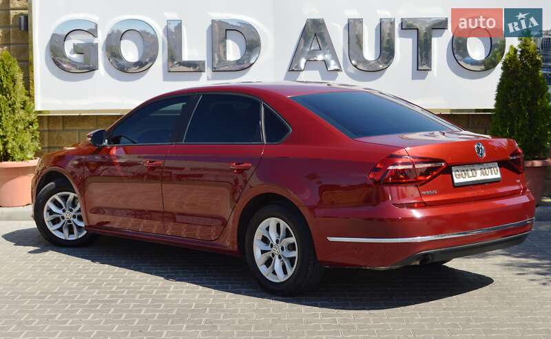 Седан Volkswagen Passat 2018 в Одессе