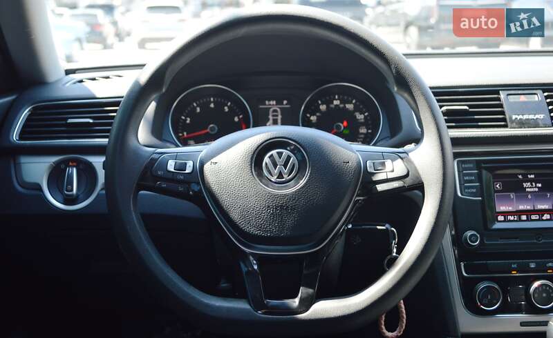 Седан Volkswagen Passat 2018 в Одессе