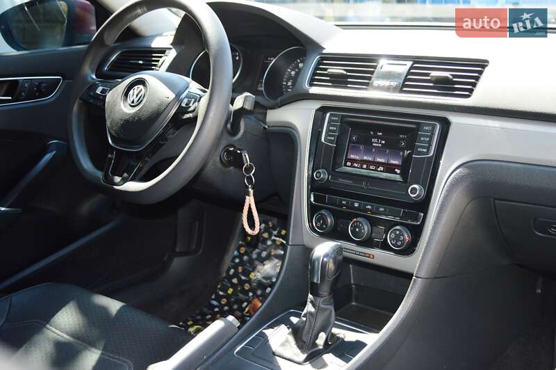 Седан Volkswagen Passat 2018 в Одессе