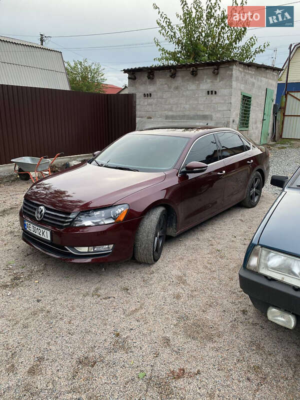 Седан Volkswagen Passat 2011 в Днепре