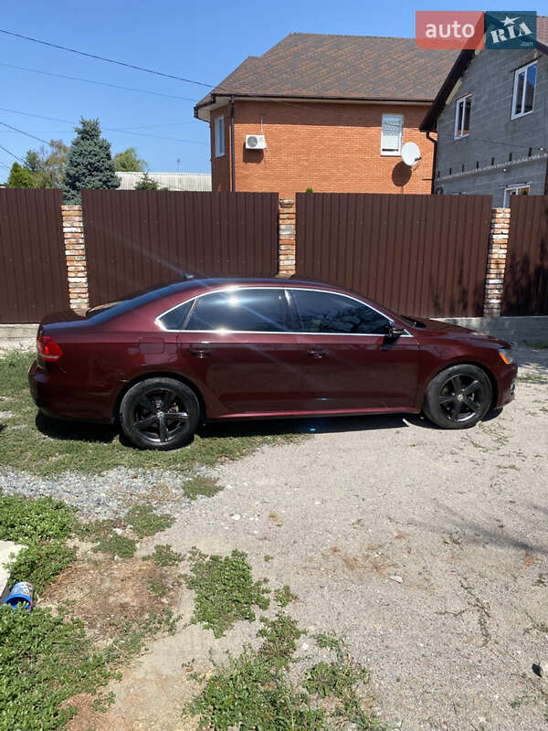 Седан Volkswagen Passat 2011 в Днепре