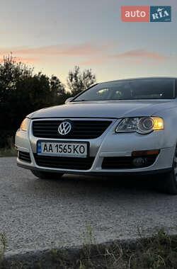 Седан Volkswagen Passat 2010 в Остроге