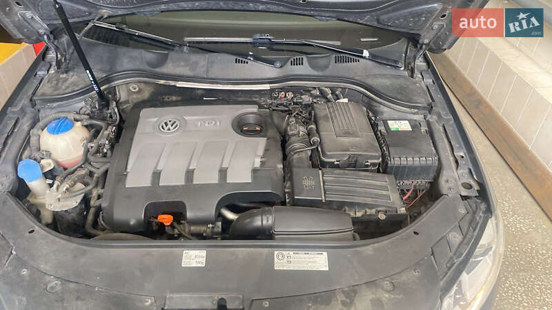 Универсал Volkswagen Passat 2011 в Киеве