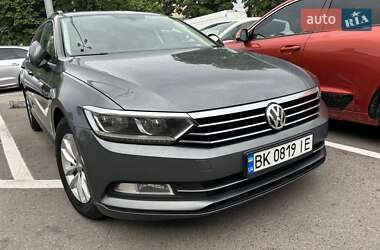 Универсал Volkswagen Passat 2016 в Ровно