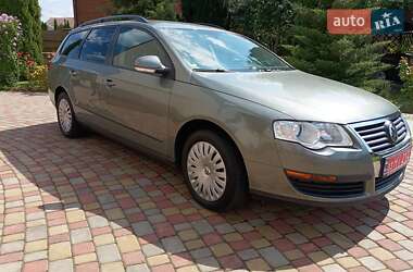 Універсал Volkswagen Passat 2010 в Луцьку