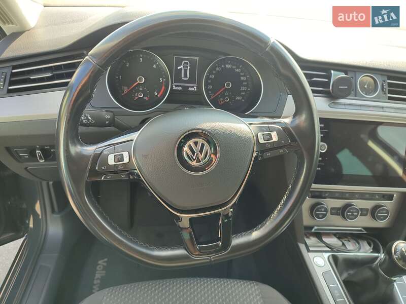 Универсал Volkswagen Passat 2017 в Киеве фото 8 Универсал Volkswagen Passat 2017 в Киеве