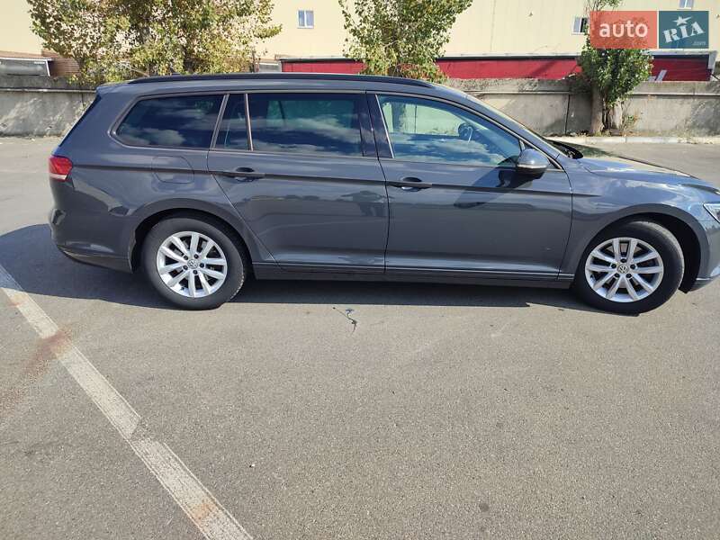 Универсал Volkswagen Passat 2017 в Киеве фото 6 Универсал Volkswagen Passat 2017 в Киеве