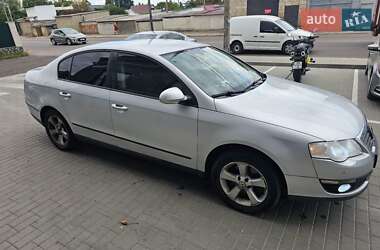Універсал Volkswagen Passat 2007 в Житомирі
