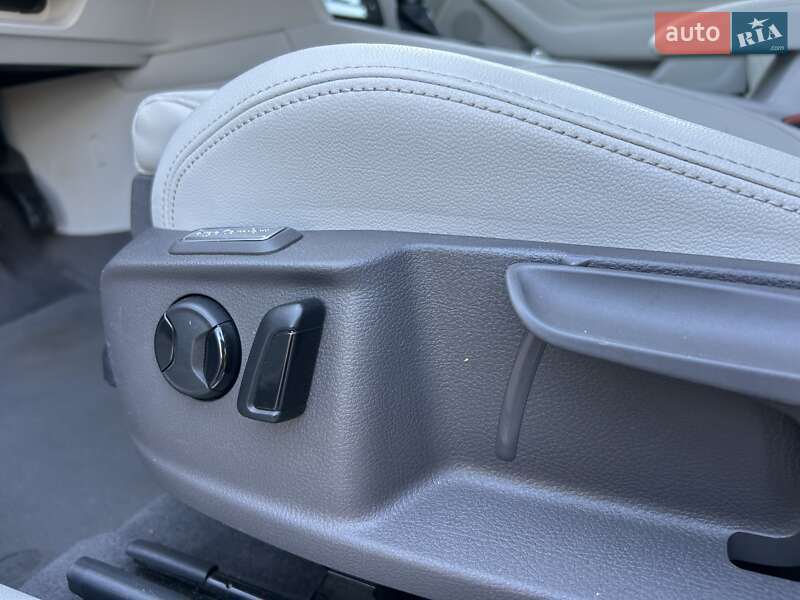 Седан Volkswagen Passat 2020 в Львове