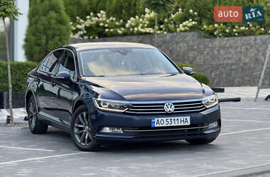 Седан Volkswagen Passat 2015 в Ужгороде
