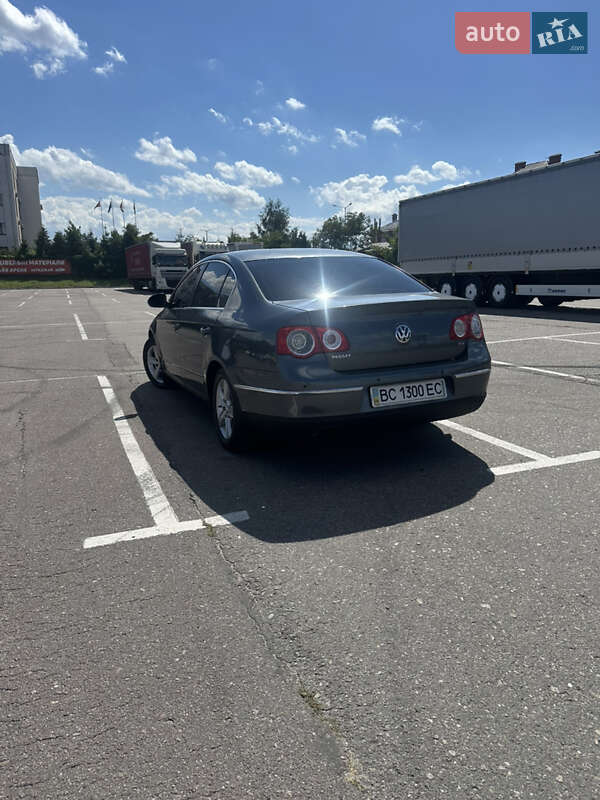 Седан Volkswagen Passat 2010 в Львове