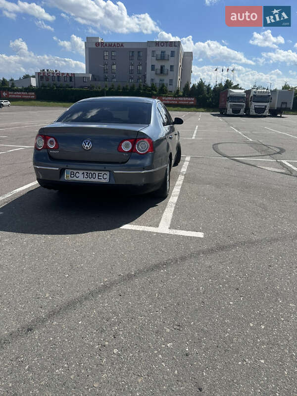 Седан Volkswagen Passat 2010 в Львове