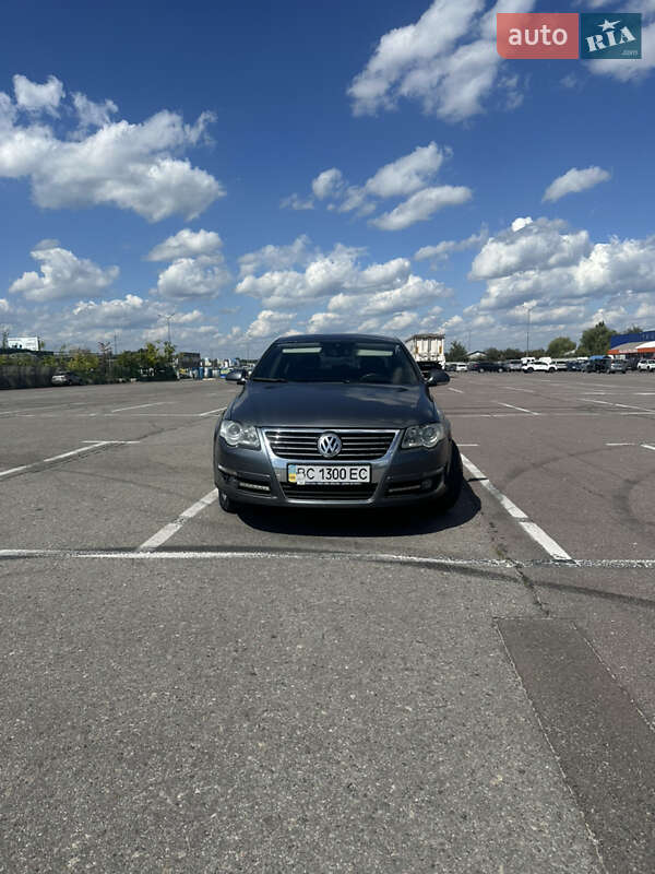 Седан Volkswagen Passat 2010 в Львове