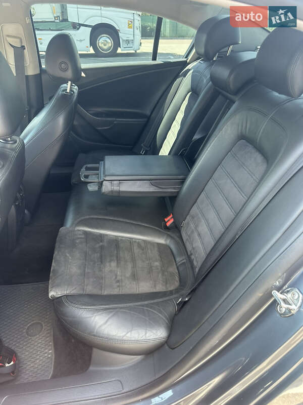 Седан Volkswagen Passat 2010 в Львове