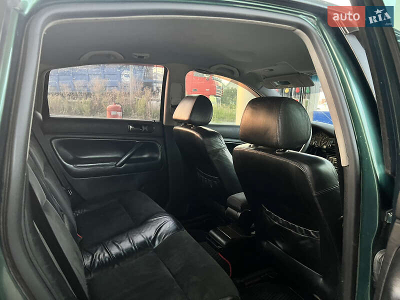 Седан Volkswagen Passat 1999 в Попільні