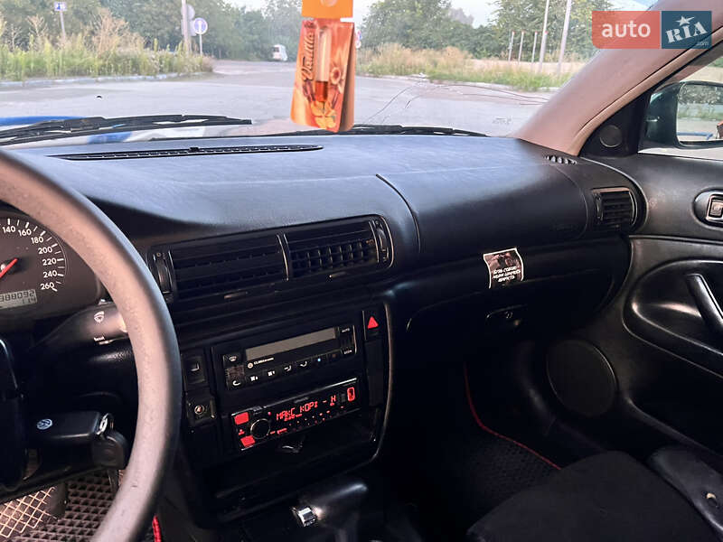 Седан Volkswagen Passat 1999 в Попільні