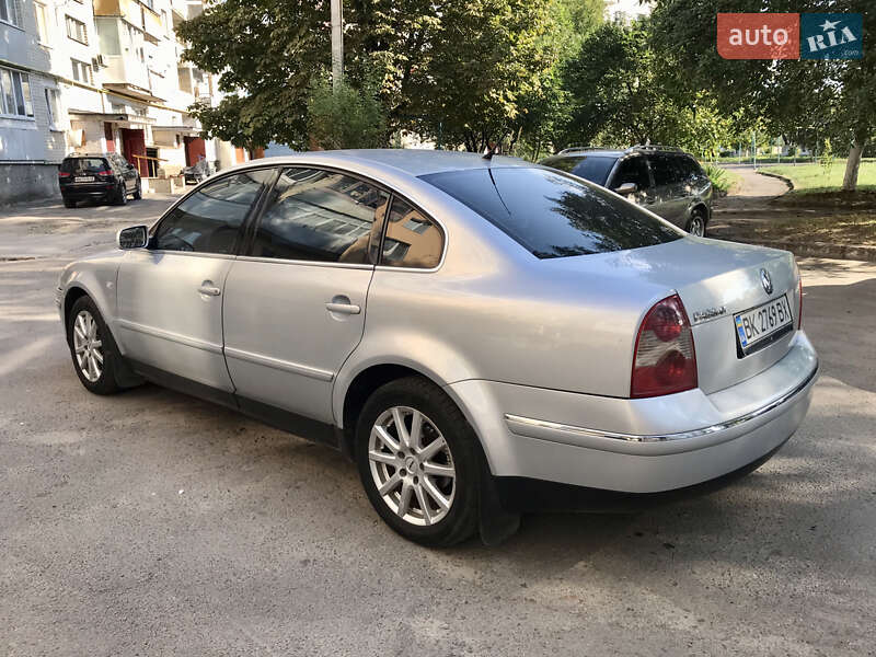 Седан Volkswagen Passat 2003 в Здолбунове