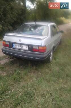 Седан Volkswagen Passat 1990 в Ровно
