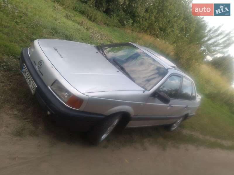 Седан Volkswagen Passat 1990 в Рівному
