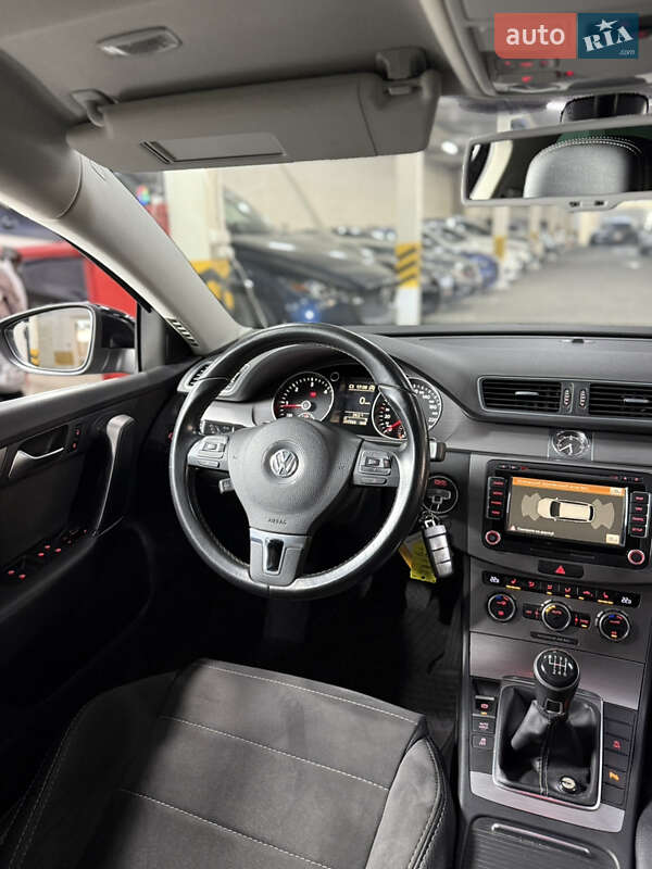 Універсал Volkswagen Passat 2014 в Одесі