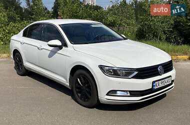 Седан Volkswagen Passat 2015 в Києві