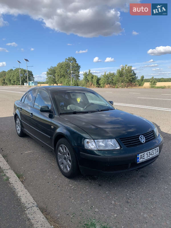 Седан Volkswagen Passat 1999 в Києві