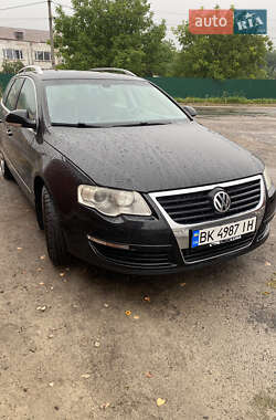 Універсал Volkswagen Passat 2010 в Рівному