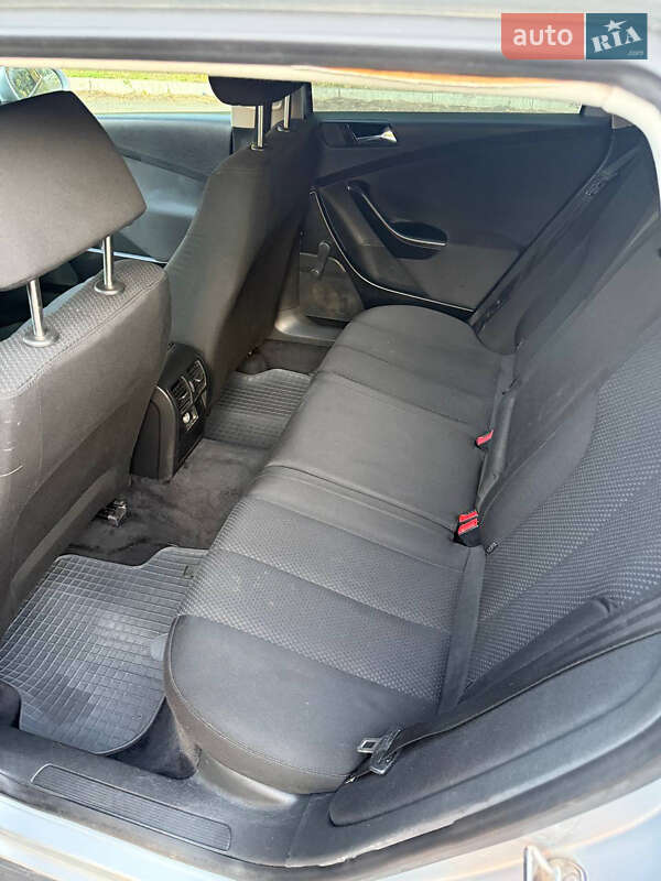 Універсал Volkswagen Passat 2006 в Гайвороні