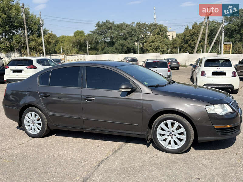 Седан Volkswagen Passat 2006 в Кропивницком