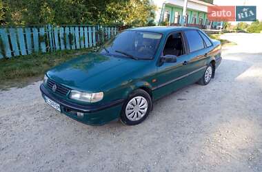 Седан Volkswagen Passat 1994 в Рудки