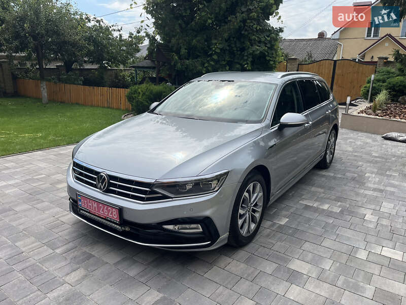 Универсал Volkswagen Passat 2021 в Житомире