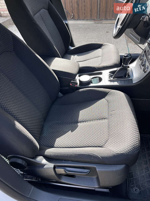 Седан Volkswagen Passat 2012 в Одесі