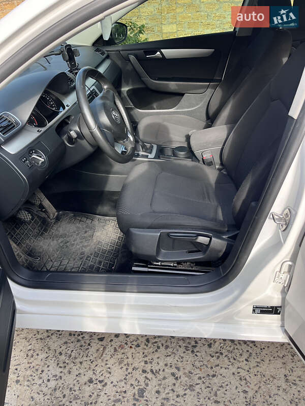 Седан Volkswagen Passat 2012 в Одесі