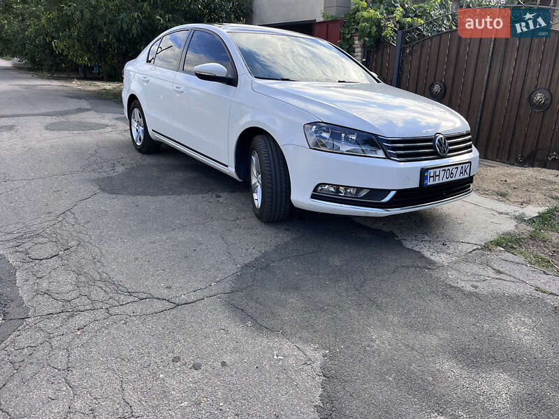 Седан Volkswagen Passat 2012 в Одесі