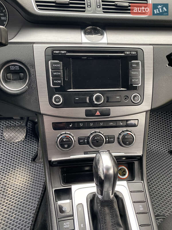 Універсал Volkswagen Passat 2011 в Дрогобичі