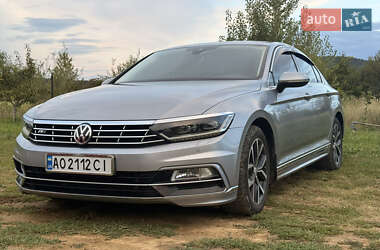 Седан Volkswagen Passat 2018 в Виноградові