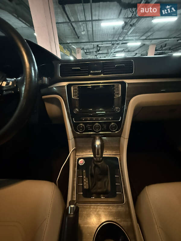 Седан Volkswagen Passat 2018 в Києві