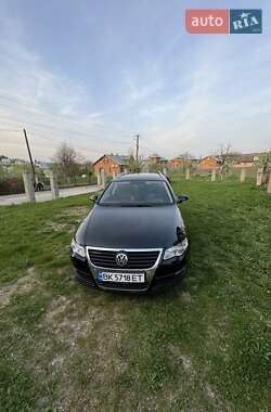 Універсал Volkswagen Passat 2010 в Чернівцях