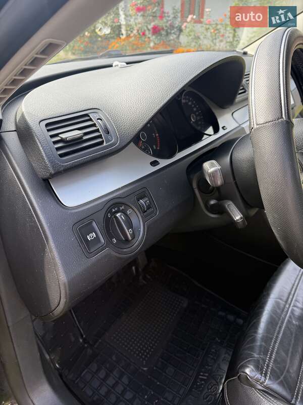 Універсал Volkswagen Passat 2010 в Чернівцях
