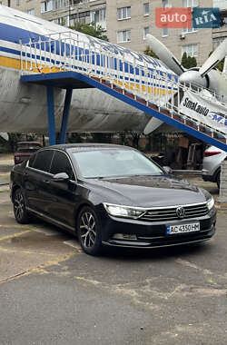 Седан Volkswagen Passat 2015 в Луцке