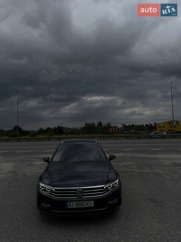 Универсал Volkswagen Passat 2020 в Киеве