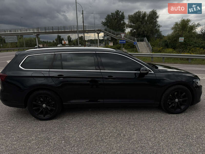 Универсал Volkswagen Passat 2020 в Киеве