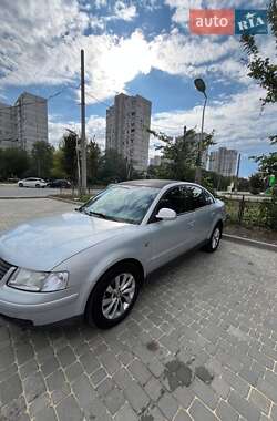 Седан Volkswagen Passat 2000 в Харькове