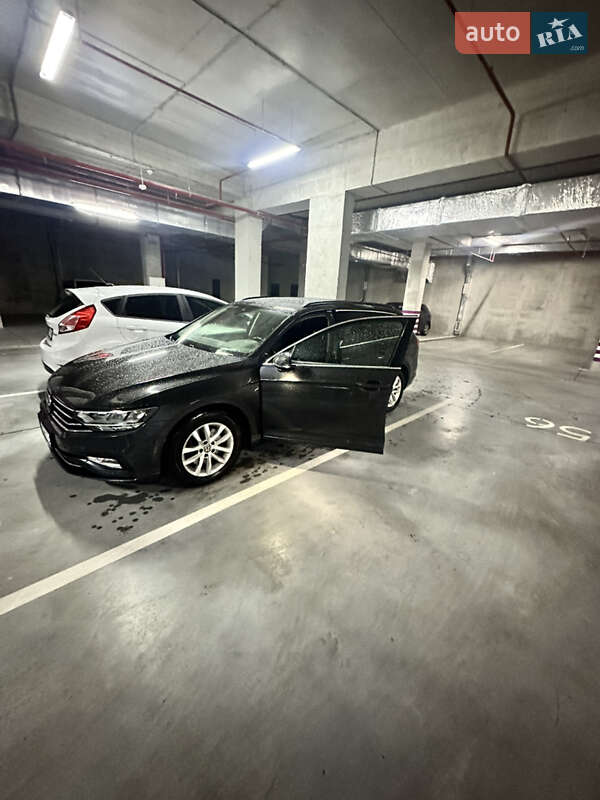 Универсал Volkswagen Passat 2021 в Львове