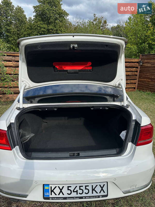 Седан Volkswagen Passat 2011 в Харькове