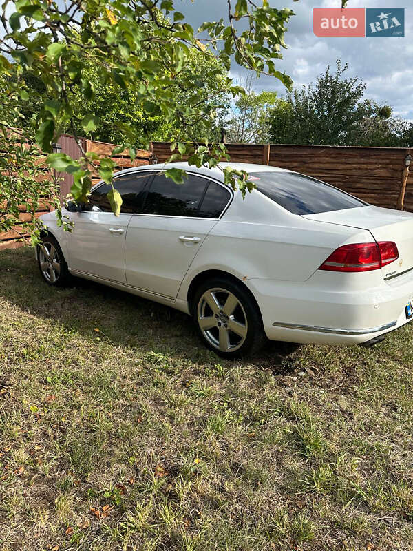 Седан Volkswagen Passat 2011 в Харькове