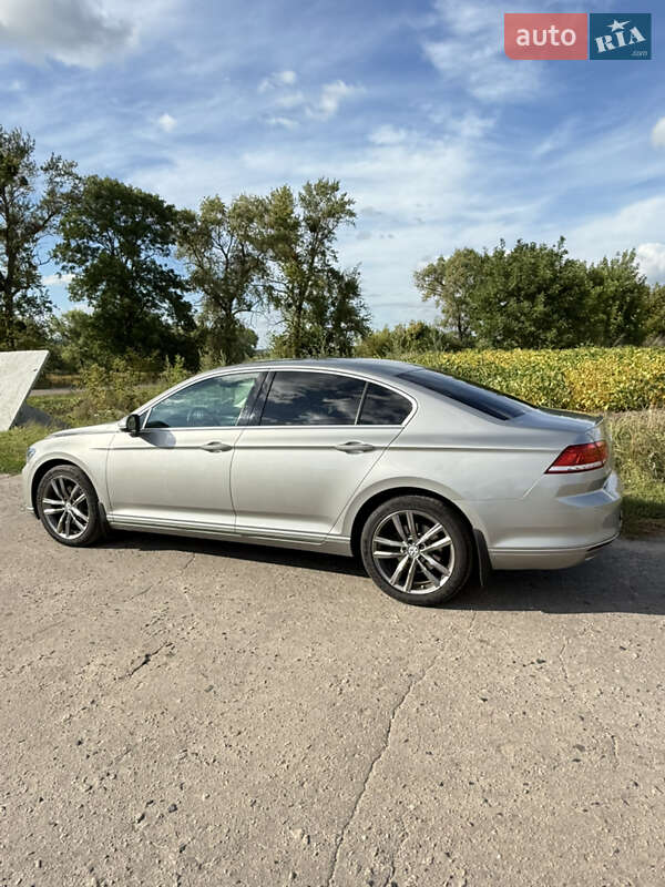 Седан Volkswagen Passat 2016 в Гадяче