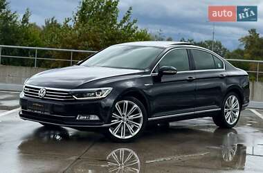 Седан Volkswagen Passat 2018 в Киеве