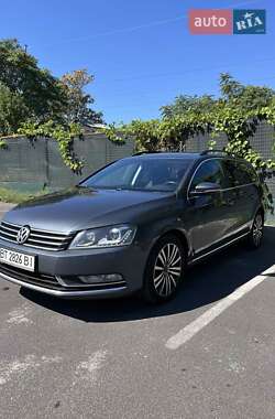 Універсал Volkswagen Passat 2011 в Одесі